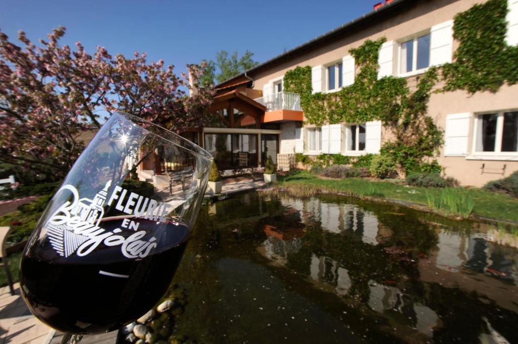 Logis Hotel Des Grands Vins Fleurie Exterior foto